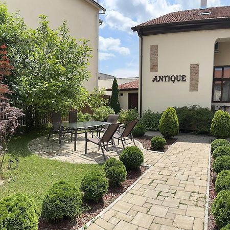 Antique Aparthotel Alba Iulia Esterno foto