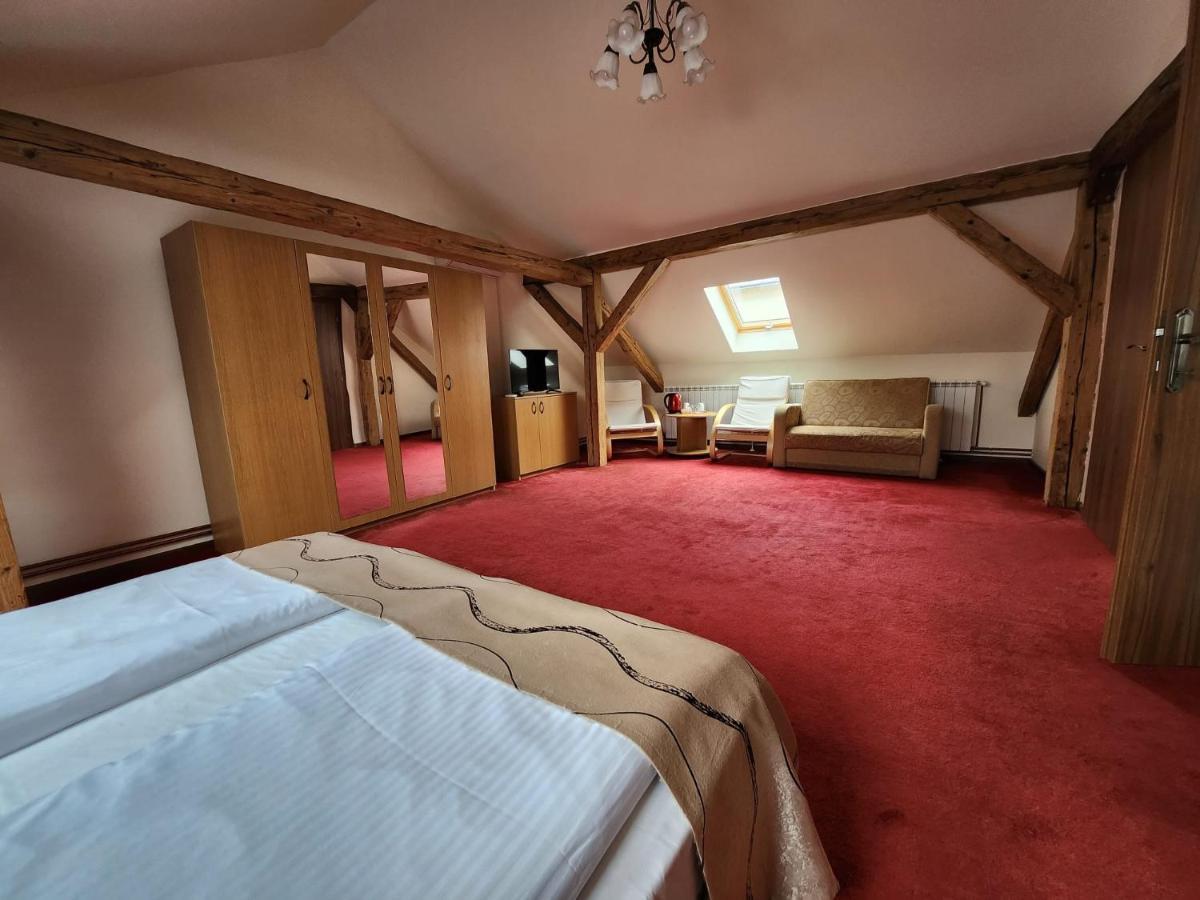 Antique Aparthotel Alba Iulia Esterno foto