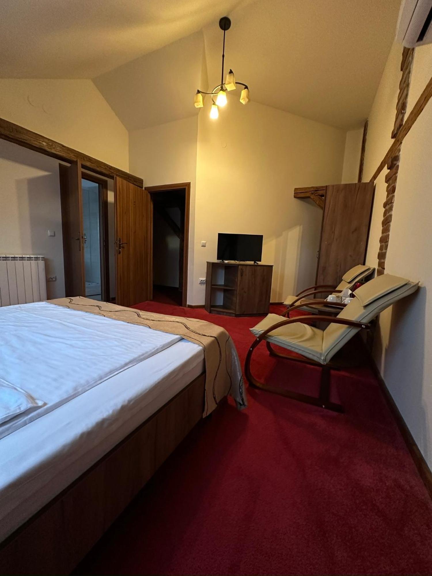 Antique Aparthotel Alba Iulia Esterno foto