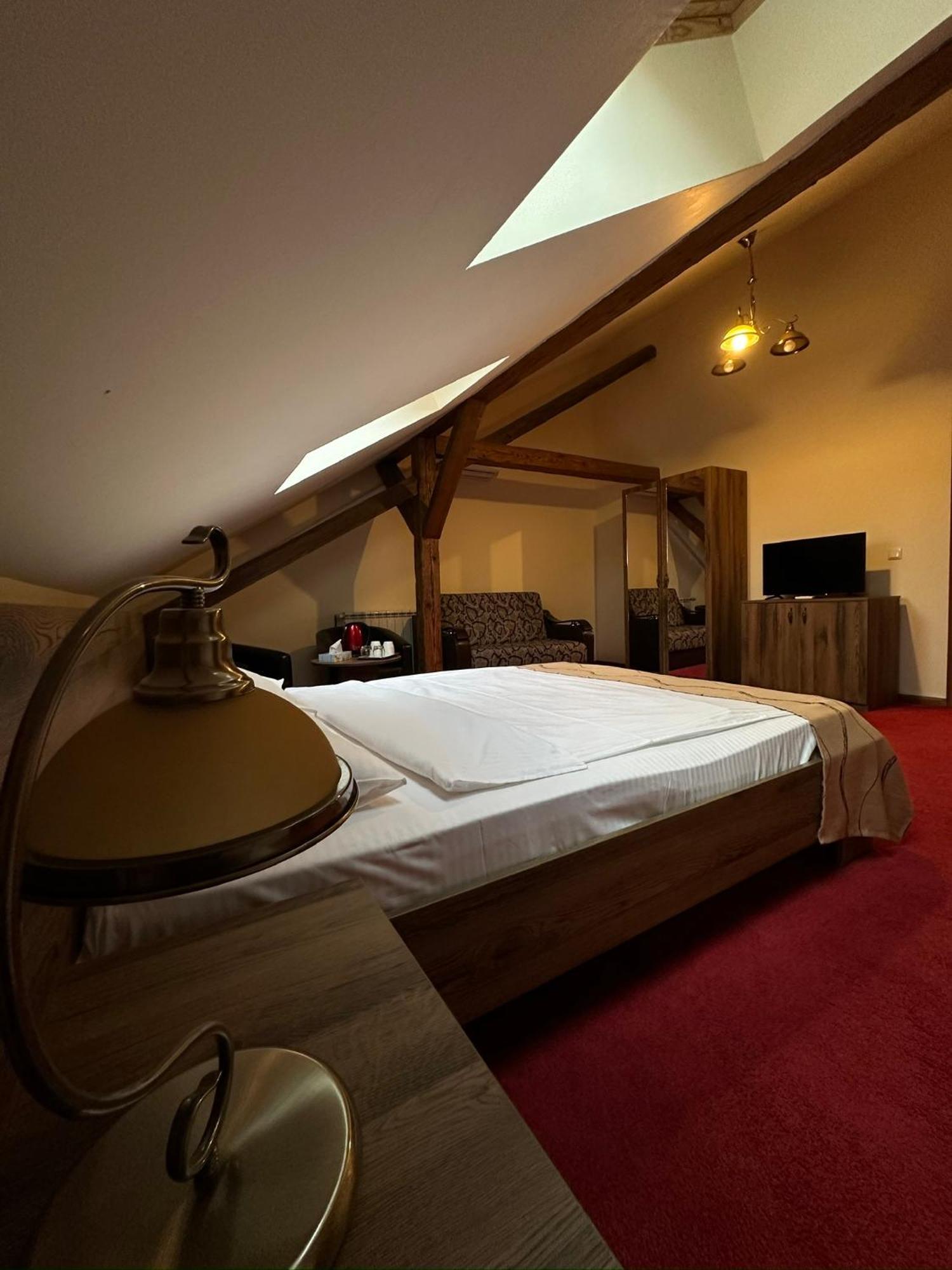 Antique Aparthotel Alba Iulia Esterno foto