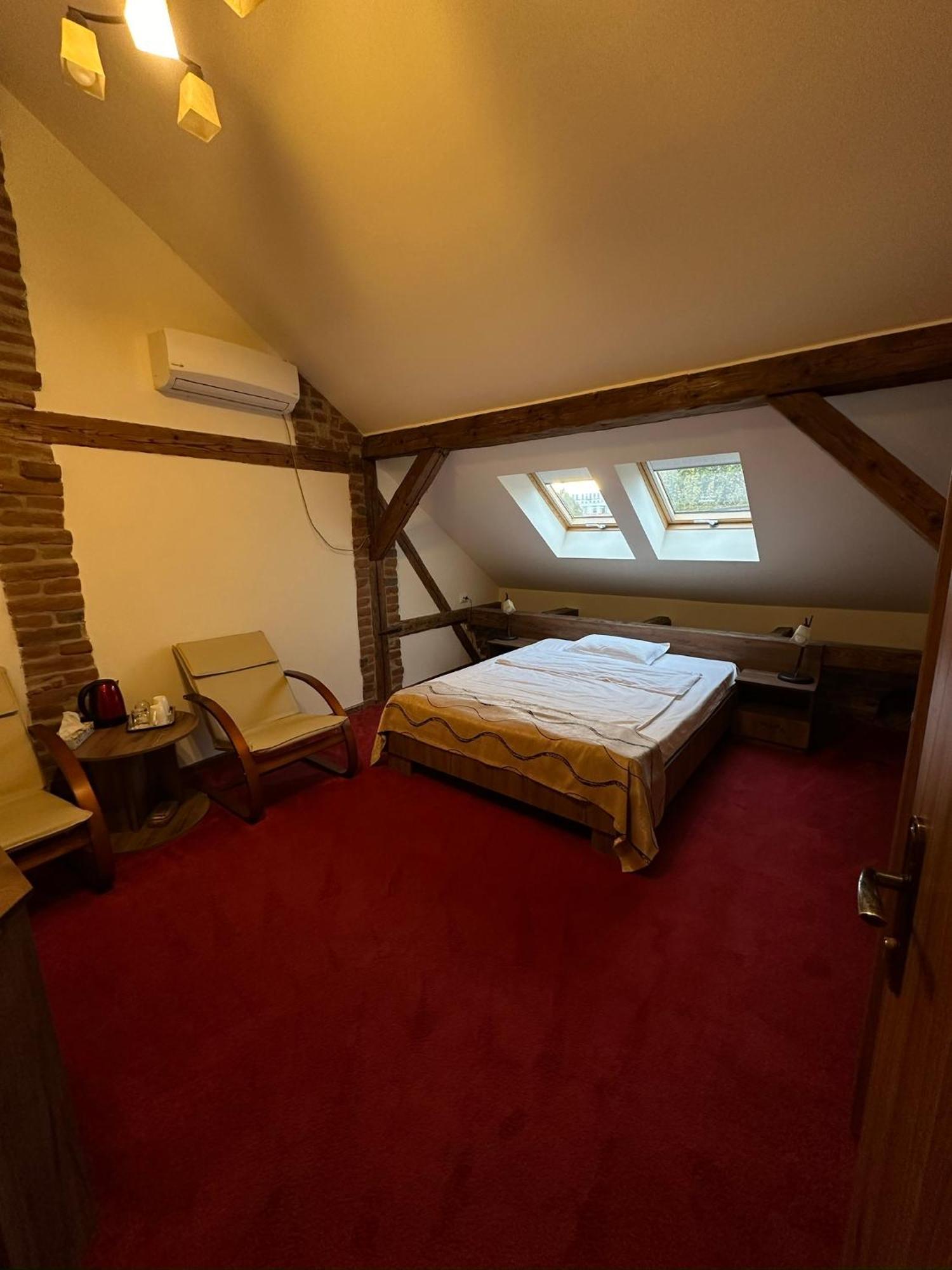 Antique Aparthotel Alba Iulia Esterno foto