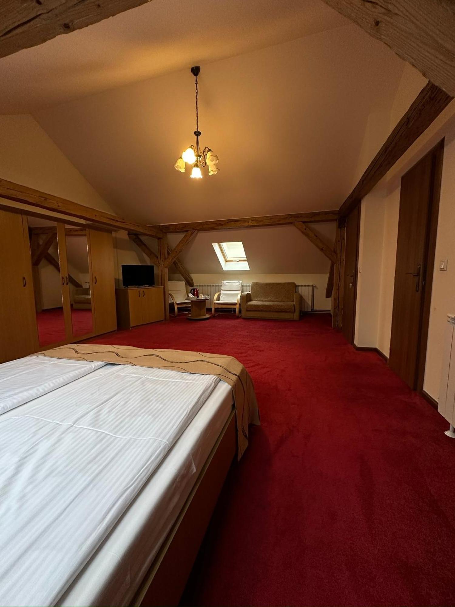 Antique Aparthotel Alba Iulia Esterno foto
