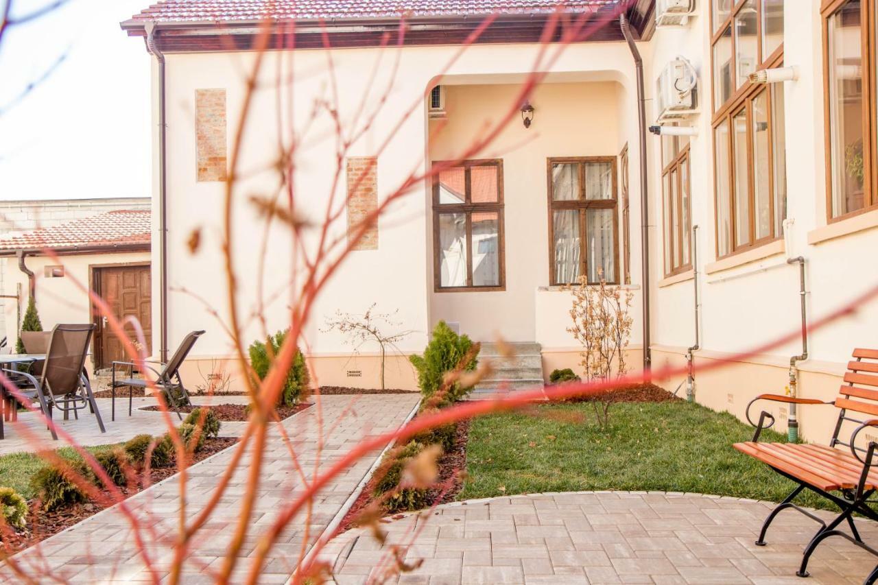 Antique Aparthotel Alba Iulia Esterno foto